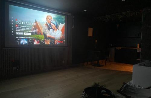 Prefecture Apartment | Junglia Suite - Spa & Ciné