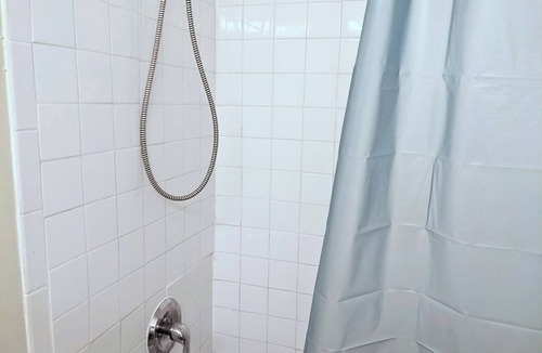 Downtown Toronto Apartment | Junior Studio Apartment Near Dundas Station and Eaton Centre