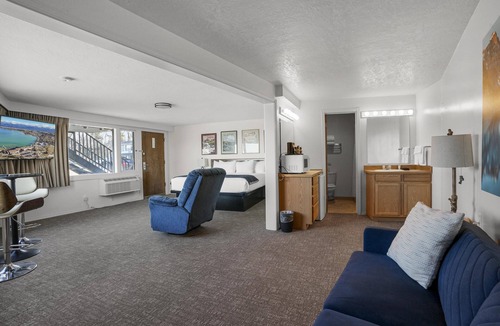 Polson Hotel | Junior Suite, 1 King Bed, Lake View