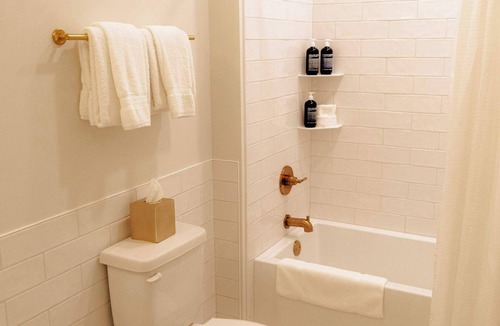 Elk Rapids Apartment | Junior Suite | 2 Queens | 1 King