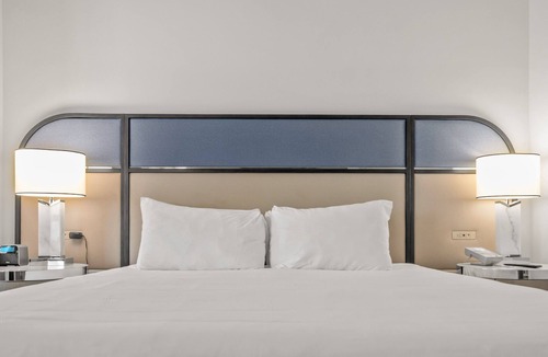 Mid Beach Hotel | Junior Suite Direct Ocean View Fontainebleau