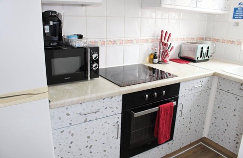 Chadwell Apartment | Juniper Apartment - 2 Bedroom