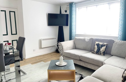 Chadwell Apartment | Juniper Apartment - 2 Bedroom