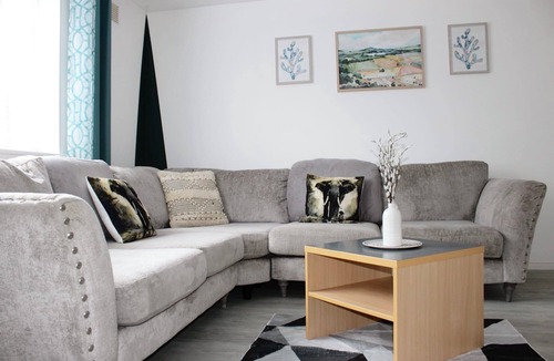 Chadwell Apartment | Juniper Apartment - 2 Bedroom