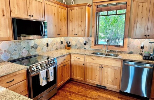 Powell Butte Cabin | Juniper Cabin: 3BD Cabin at Brasada Ranch Resort