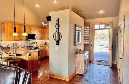 Powell Butte Cabin | Juniper Cabin: 3BD Cabin at Brasada Ranch Resort