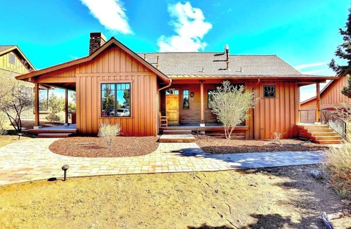 Powell Butte Cabin | Juniper Cabin: 3BD Cabin at Brasada Ranch Resort