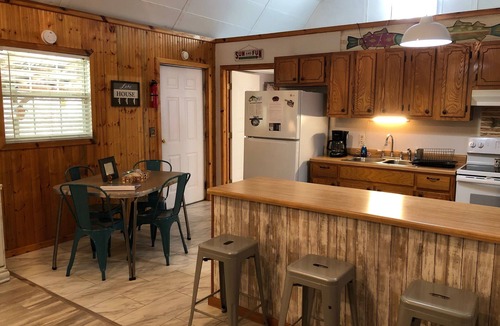 Canadian Cabin | Juniper Cabin-wildlife w/serene patio and outdoor experience-30/50 amp hookup