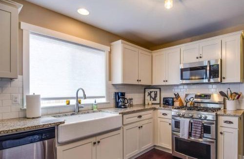 Larkspur House | Juniper Getaway Dreamy Kitchen Pet Friendly