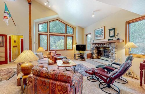 Twin Creeks House | Juniper Haven Retreat