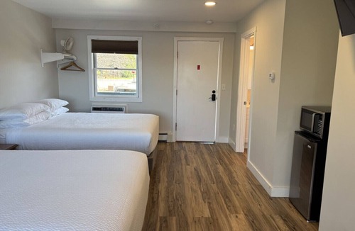 Greenville Junction House | Juniper Motel-Water Front- Double Queen