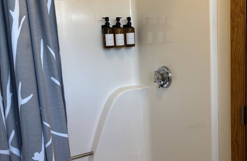 Greenville Junction Hotel | Juniper Motel- Water front - Double Queen