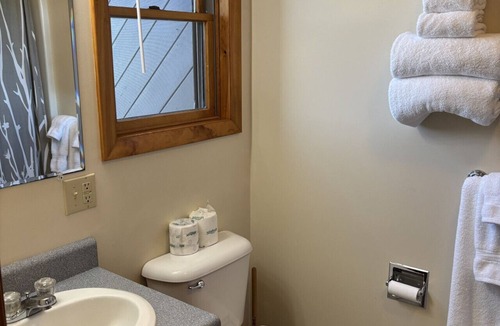Greenville Junction Hotel | Juniper Motel- Water front - Double Queen