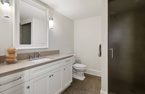 Gordon Beach House | Juniper Presents: Posh Lkfront Hm w/ 100’ ft of Priv Bch, Pool, Thtr, 2EV Chrgrs