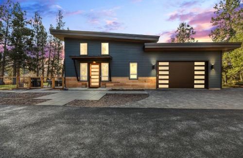 Tumalo House | Juniper River Retreat