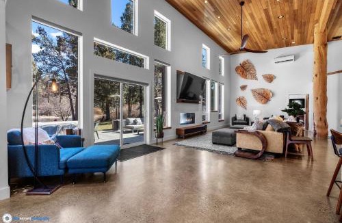 Tumalo House | Juniper River Retreat