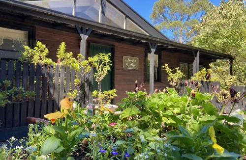 Ferny Creek House | Juniper & Rye cottage for two