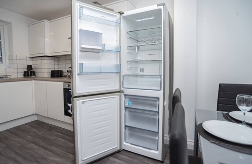 Coalbrookdale House | Juniper - With Parking - Telford - Sleeps 8