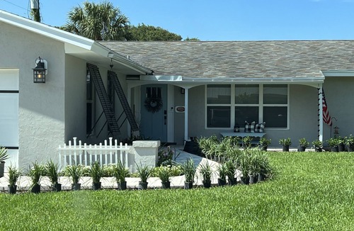 Yacht Club Estates House | Jupiter Beach Plum Cottage