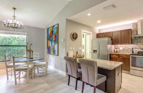 Jupiter Farms Cottage | Jupiter Cottage w/Patio, Gas Grill & Fire Pit!