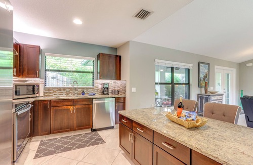 Jupiter Farms Cottage | Jupiter Cottage w/Patio, Gas Grill & Fire Pit!