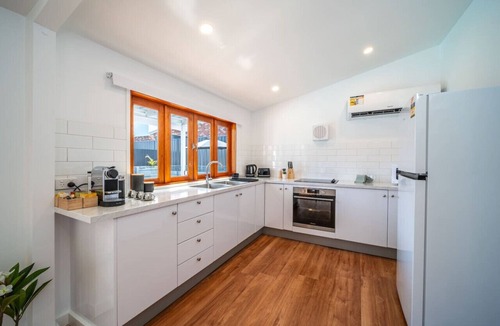 Torrensville House | Jupiter & Neptune - In-ground Pool & Mini Bar