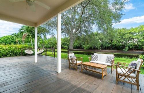 Old Jupiter Beach Road Villa | Jupiter's Beacon Villa