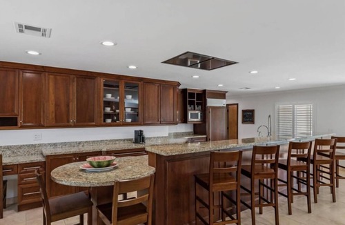 North Center Street House | Jupiter waterfront - dock and new jacuzzi spa , 3 b 2 b fits 30 “ boat