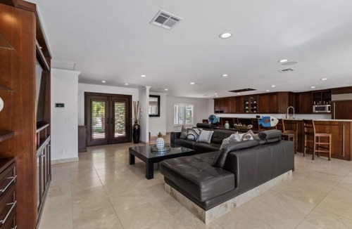 North Center Street House | Jupiter waterfront - dock and new jacuzzi spa , 3 b 2 b fits 30 “ boat