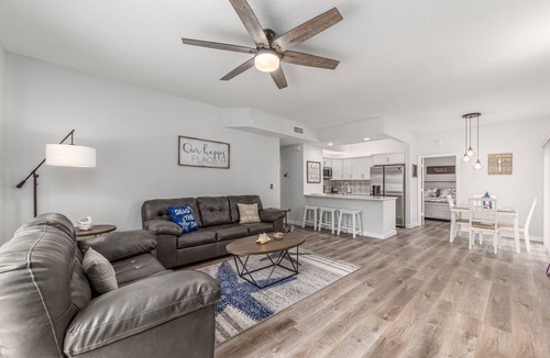 Bella Vista Condo | JupRent's Coastal Paradise - Steps to Beach, Golf, Fishing, Parks - 2Bed/2Bath