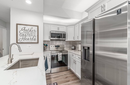 Bella Vista Condo | JupRent's Coastal Paradise - Steps to Beach, Golf, Fishing, Parks - 2Bed/2Bath