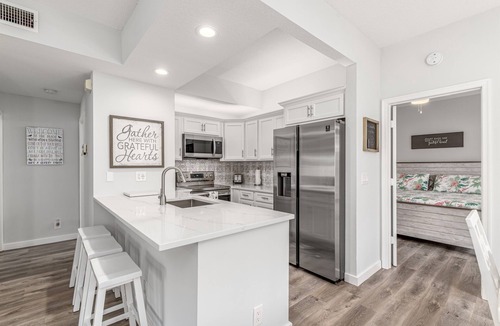 Bella Vista Condo | JupRent's Coastal Paradise - Steps to Beach, Golf, Fishing, Parks - 2Bed/2Bath
