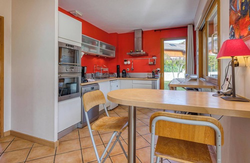 Bluffy Apartment | Just 2 km from Lake Annecy and the lovely village of Menthon-Saint-Bernard, L’Écrin de Bluffy welcomes you to a peaceful setting between lake and mountains.