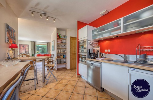 Bluffy Apartment | Just 2 km from Lake Annecy and the lovely village of Menthon-Saint-Bernard, L’Écrin de Bluffy welcomes you to a peaceful setting between lake and mountains.