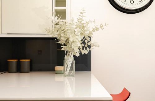 Latchmere Apartment | Just 20 mins from Buckingham Palace!