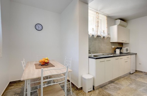 Banjole Apartment | Just 400 meters to beach with pool, whirlpool
