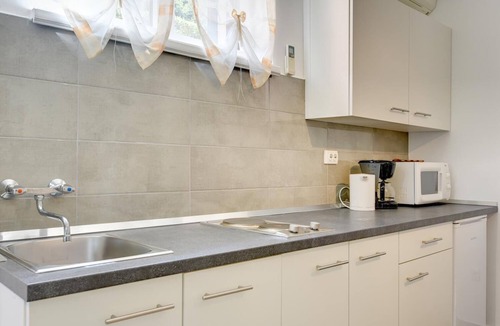 Banjole Apartment | Just 400 meters to beach with pool, whirlpool