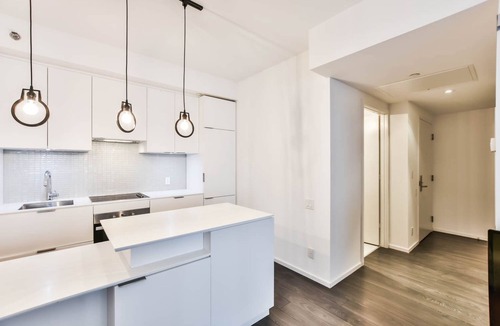 Bay Cloverhill Condo | just 5 minute walk to U of T