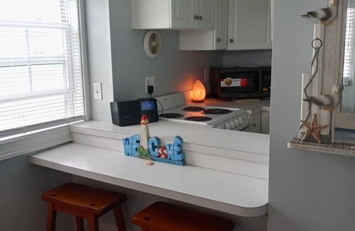 Surf City Apartment | Just a 2 minute walk to the Atlantic Ocean!n