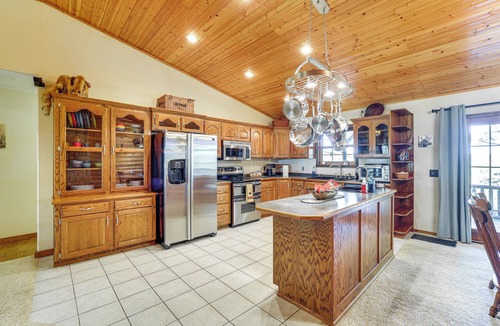 Cassville Cabin | 'Just a Cast Away' Cassville Cabin w/Covered Deck