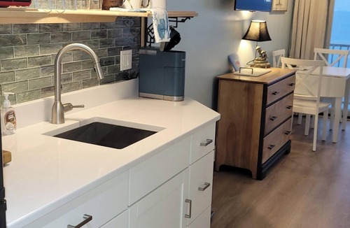 Hampton Apartment | Just a few steps to the beach.