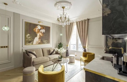 Arts-et-Metiers Apartment | JUST A SHORT WALK FROM ICONIC LANDMARKS LOUVRE , NOTRE-DAME & CENTRE POMPIDOU
