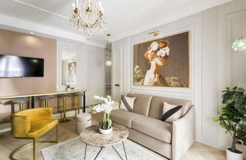 Arts-et-Metiers Apartment | JUST A SHORT WALK FROM ICONIC LANDMARKS LOUVRE , NOTRE-DAME & CENTRE POMPIDOU