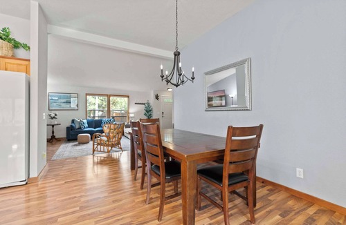 Deschutes River Woods House | Just Around the Bend For 8