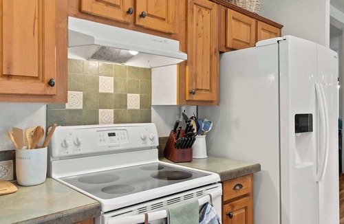 Deschutes River Woods House | Just Around the Bend For 8