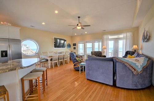 North Topsail Beach House | Just Chill'n: Oceanfront 5BR beach retreat in North Topsail Beach for 10 guests.
