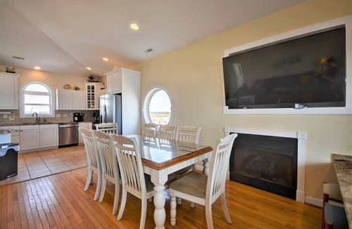 North Topsail Beach House | Just Chill'n: Oceanfront 5BR beach retreat in North Topsail Beach for 10 guests.