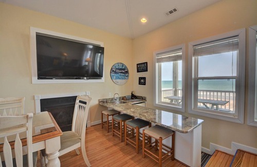 North Topsail Beach House | Just Chill'n: Oceanfront 5BR beach retreat in North Topsail Beach for 10 guests.
