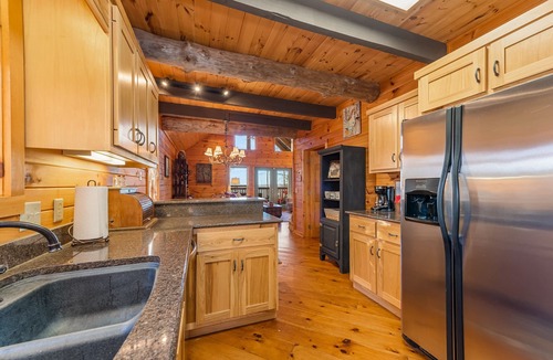 Mentone Cabin | Just Chillin on the Brow steps to downtown