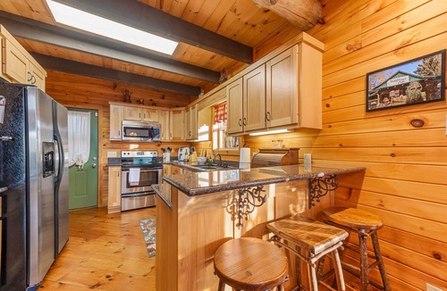 Mentone Cabin | Just Chillin on the Brow steps to downtown